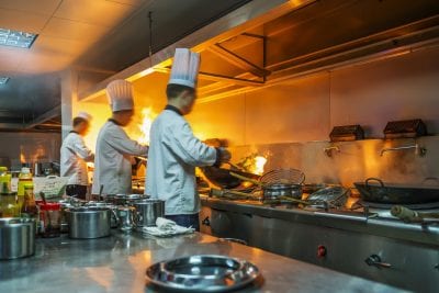 Aluminium, stal, miedź, teflon – przegląd i porady zastosowania różnego typu patelni Aluminium, stal, miedź, teflon – przegląd i porady zastosowania różnego typu patelni