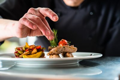 Inspiracja w pracy, czyli na jakich kulinarnych osobowościach opierają się szefowie kuchni? Inspiracja w pracy, czyli na jakich kulinarnych osobowościach opierają się szefowie kuchni?