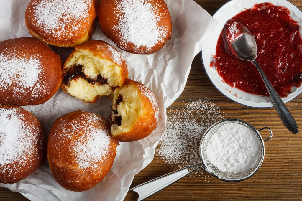 Jak smażyć pączki? Przepis tradycyjny Jak smażyć pączki? Przepis tradycyjny