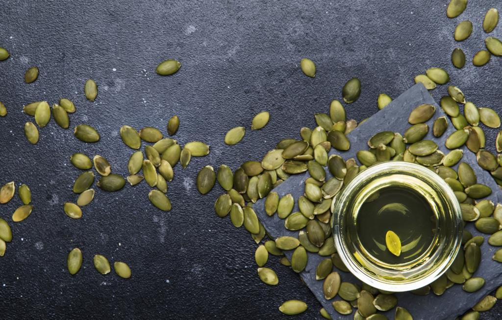 Olej z pestek dyni. Jak wykorzystać zielone złoto w kuchni?
