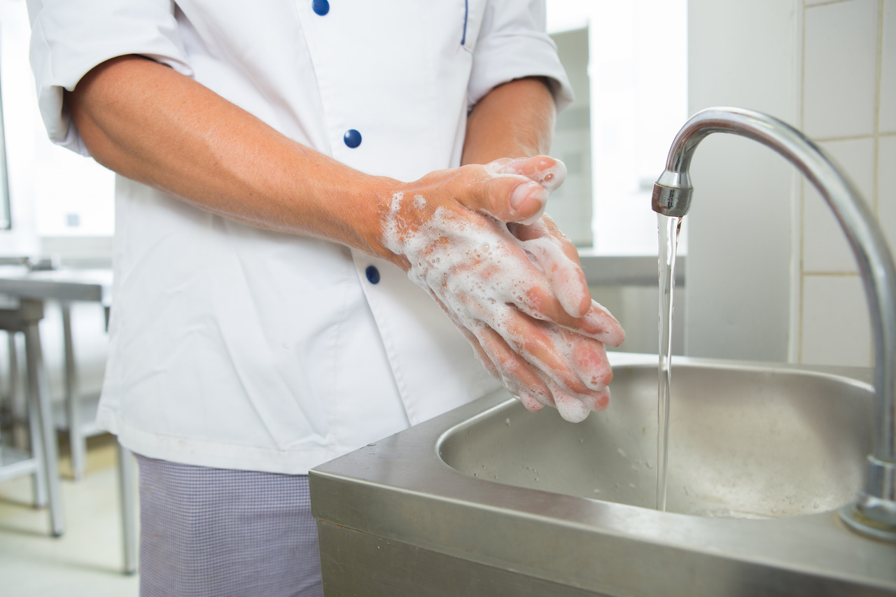Jak dbać o higienę rąk w gastronomii?