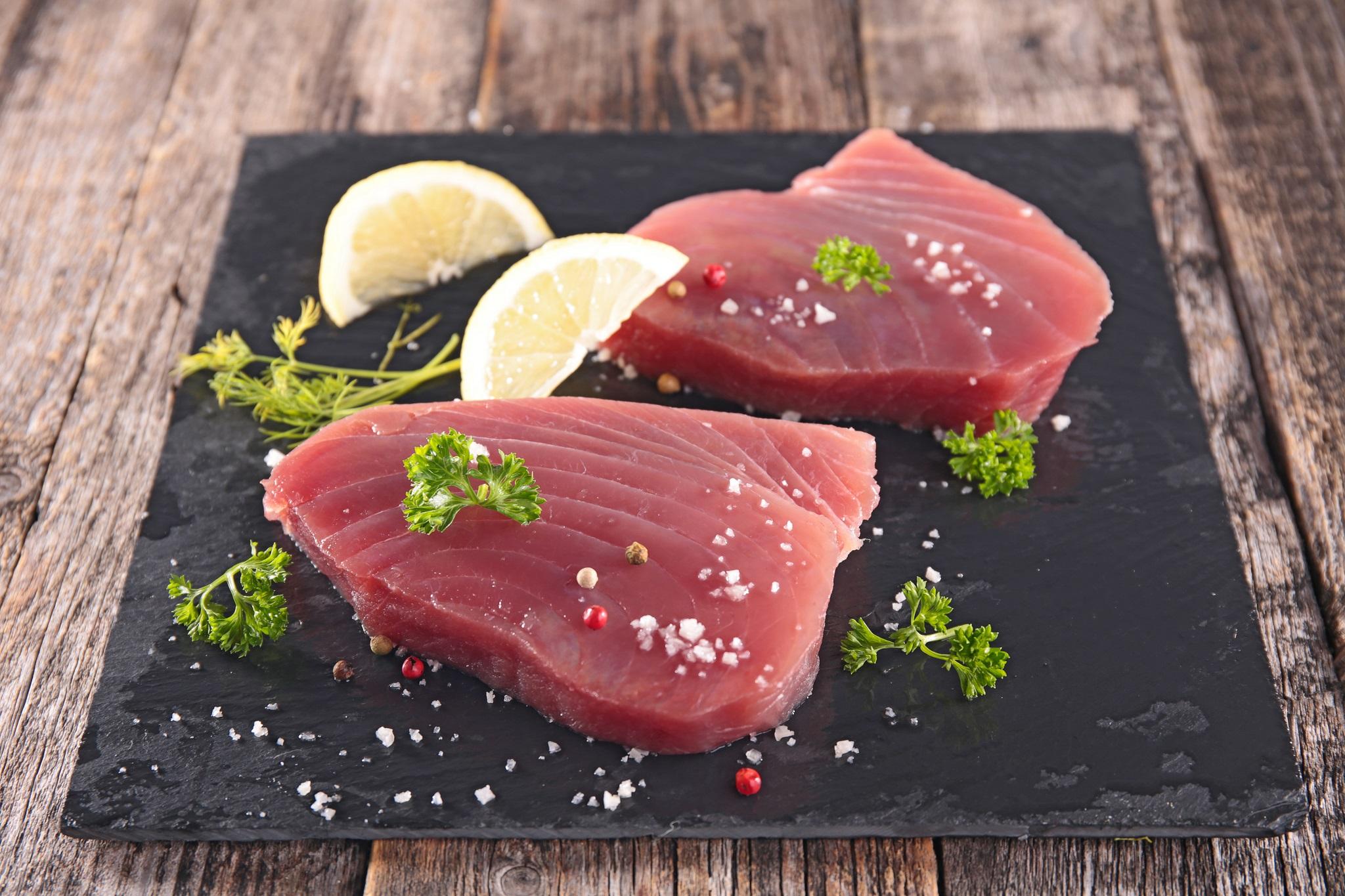 Jak usmażyć tuńczyka i miecznika?