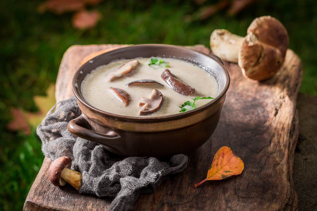 Zupa grzybowa (przepis) – jak nadać jej niepowtarzalnego smaku?
