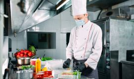 Bezpieczeństwo i higiena pracy w gastronomii – co warto wiedzieć?