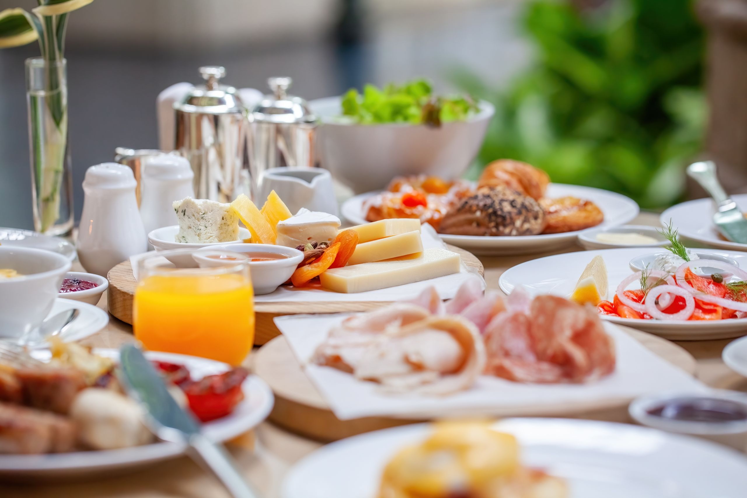 Jak zwiększyć obroty restauracji dzięki specjalnym ofertom śniadaniowym? Poznaj 5 pomysłów!
