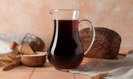 Naturalne napoje fermentowane – co zamiast kombuchy w letnim menu?