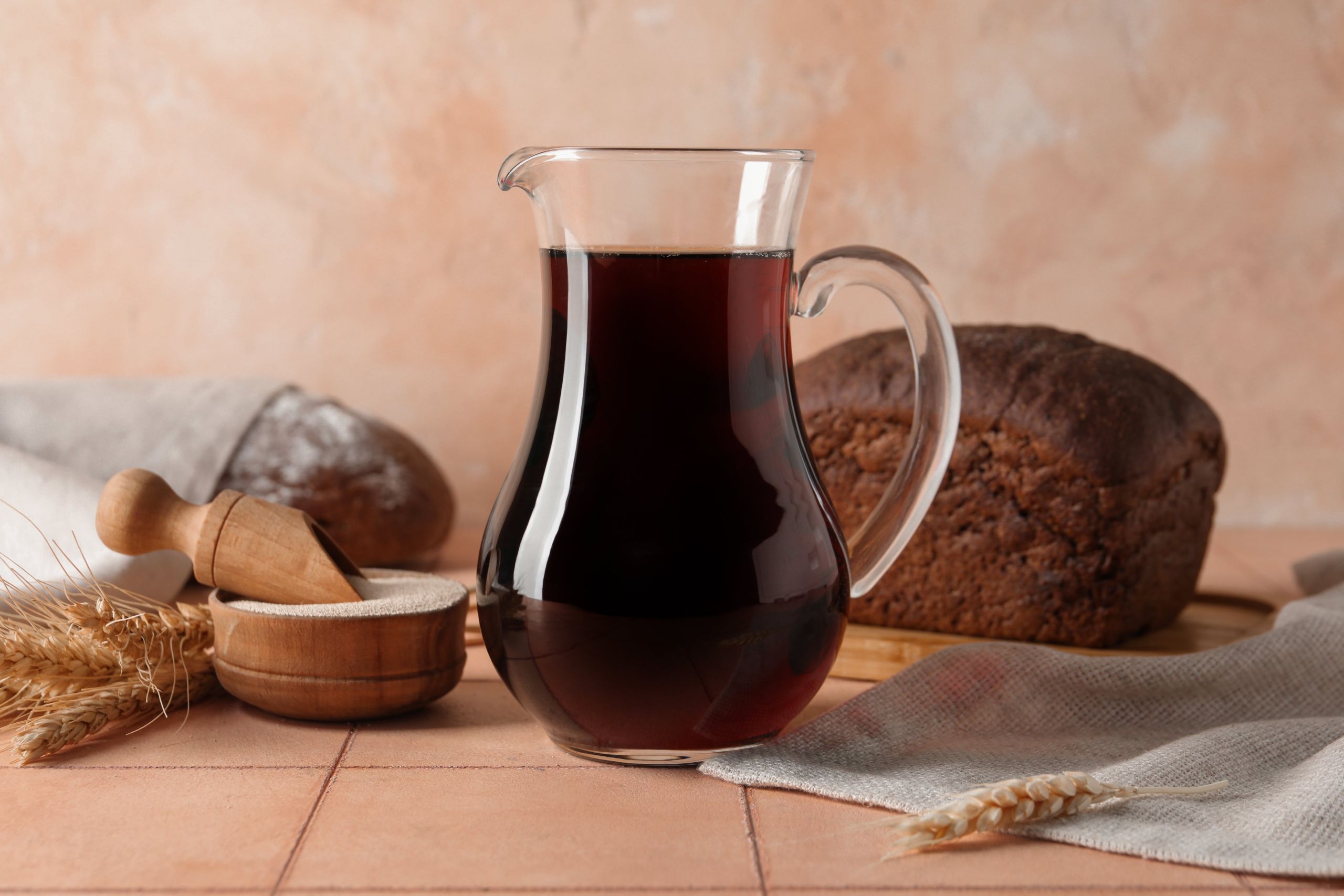 Naturalne napoje fermentowane – co zamiast kombuchy w letnim menu?