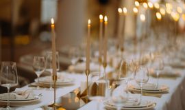 Przygotowanie świątecznego menu dla dużych grup: techniki mrożenia, wstępnej obróbki i organizacja pracy w kuchni profesjonalnej