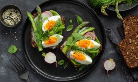 Sezonowa strategia – jak układać menu w okresie pomiędzy zimą a wiosną?