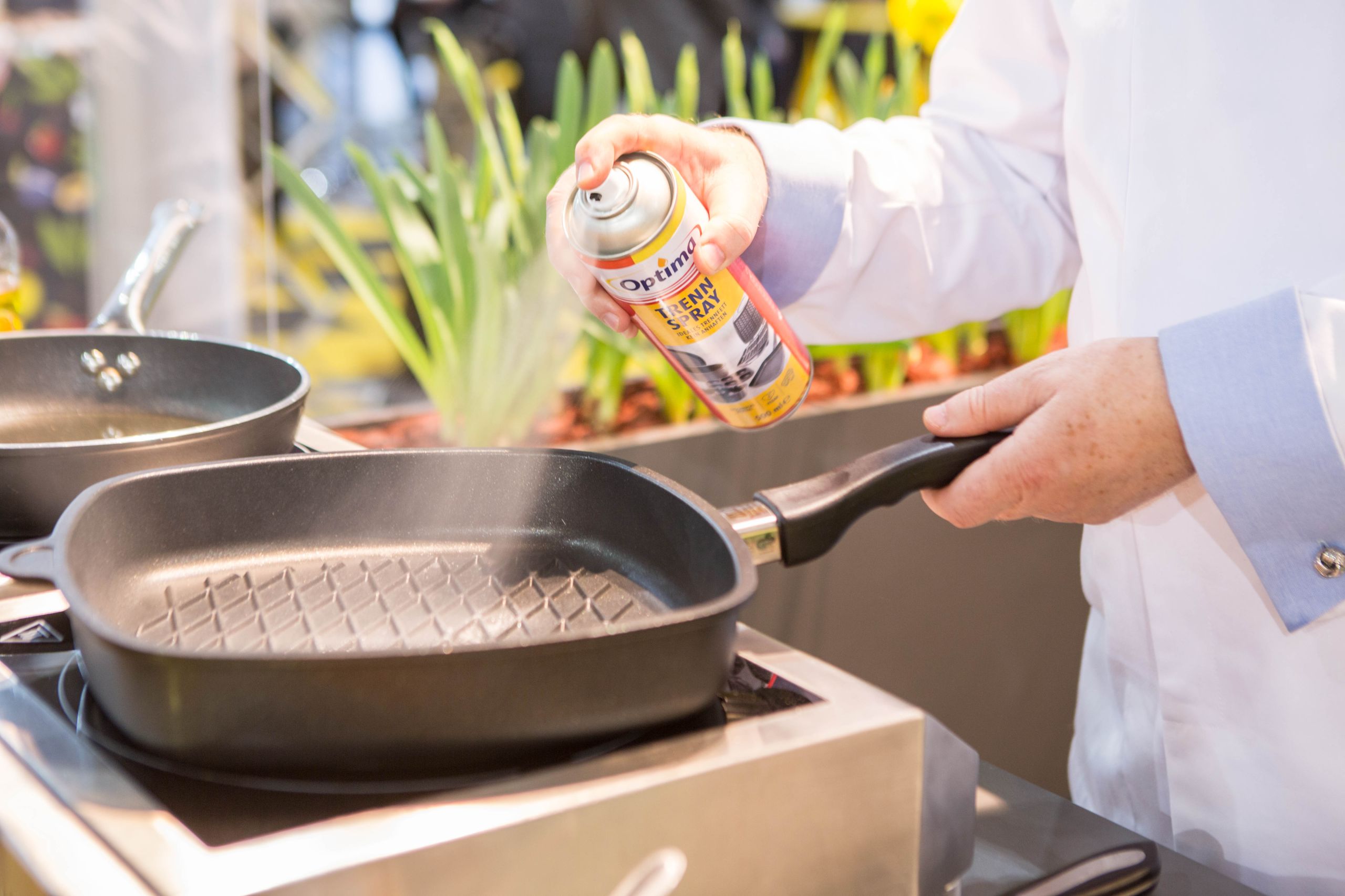 Jak przetrwać sezon w gastronomii? Postaw na tempo i sprawdzony spray do smażenia i pieczenia