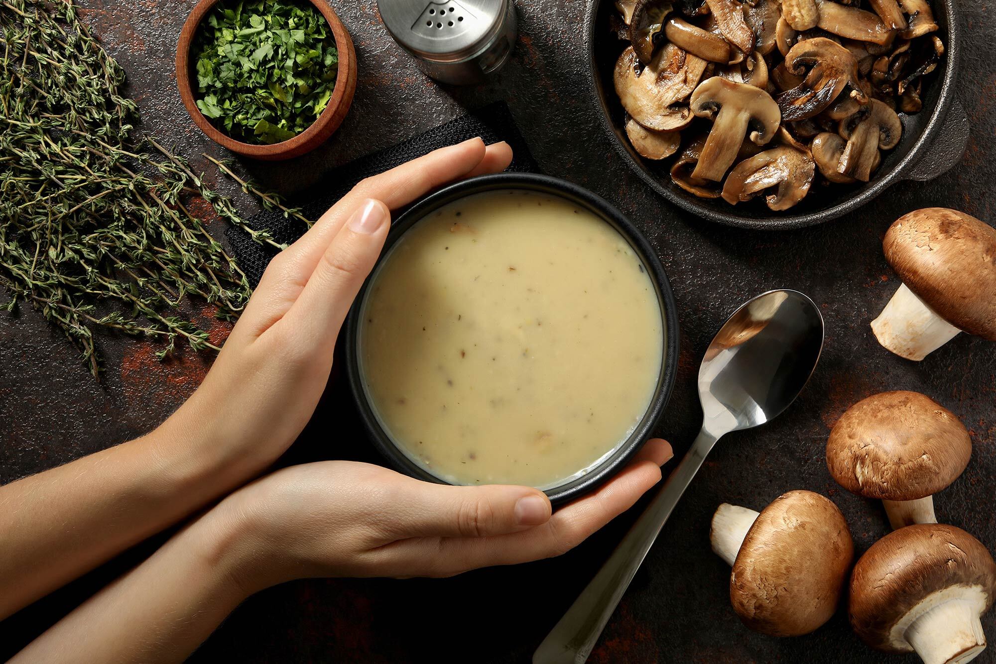 Grzybowa głębia smaku na jesiennym talerzu. Jak Pasta Wawrzyniec PRO z pieczarką i borowikiem szlachetnym skraca mise en place bez utraty jakości premium? 