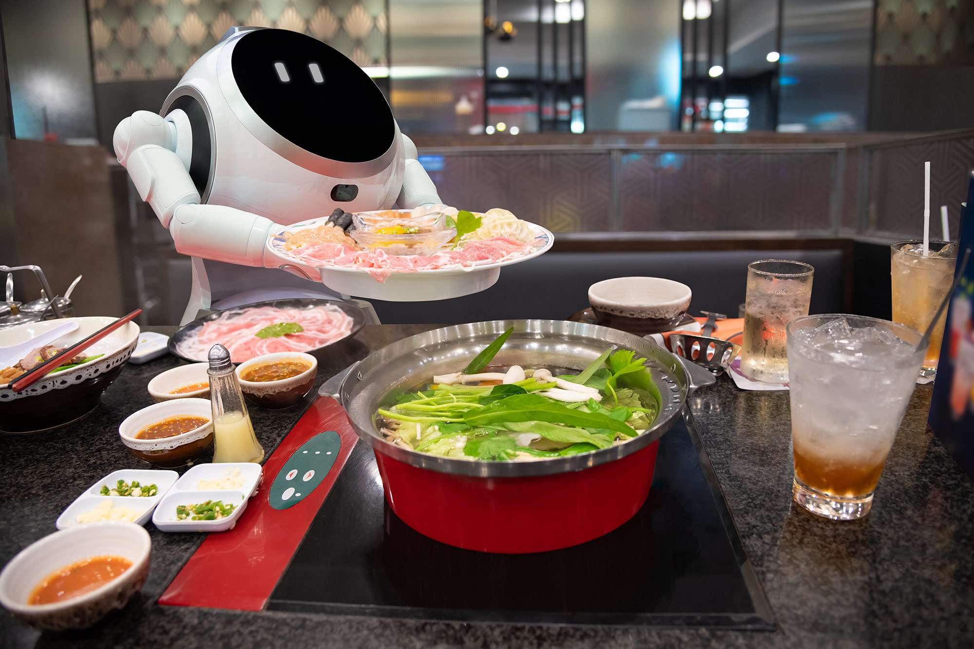 AI w kuchni profesjonalnej. Realne zastosowania, które już dziś pomagają restauracjom zarabiać więcej 